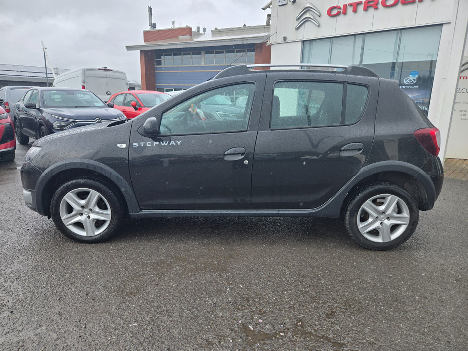 2016 Dacia Sandero - image 2