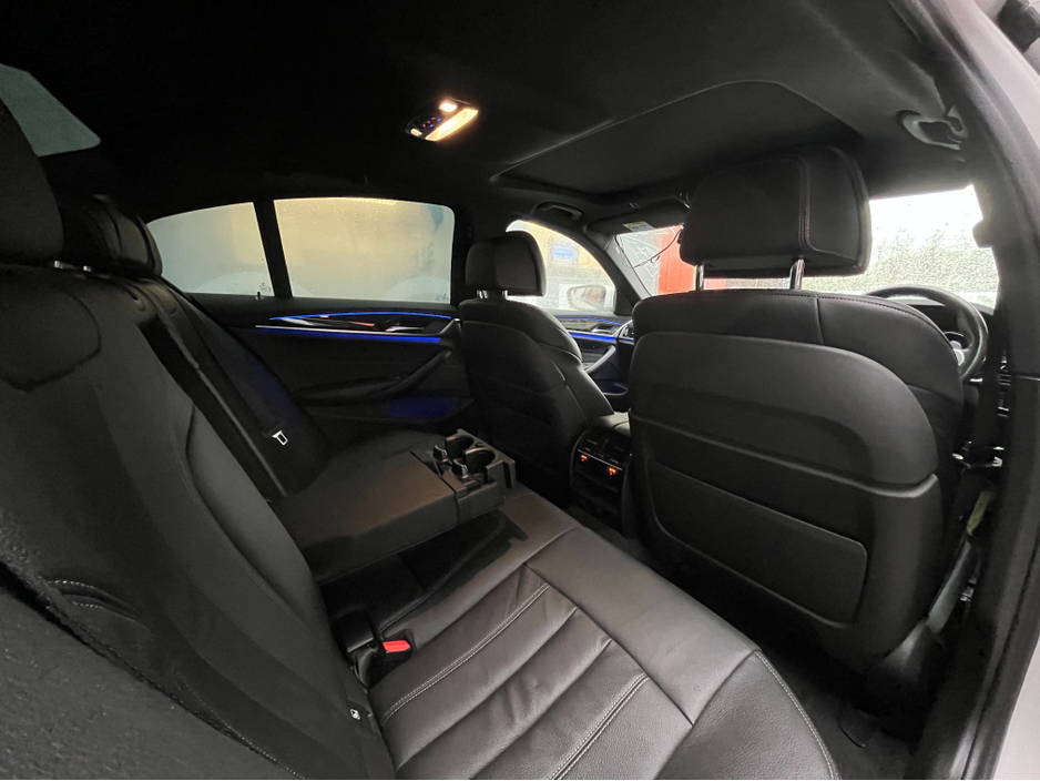 2017 BMW 5 Series - image 15