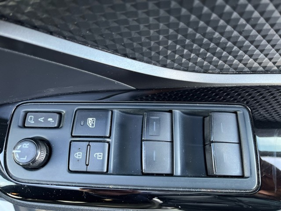 2023 Toyota C-HR HYBRID SPORT BI-TONE 4DR