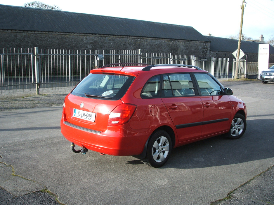 2010 Skoda Fabia - image 5