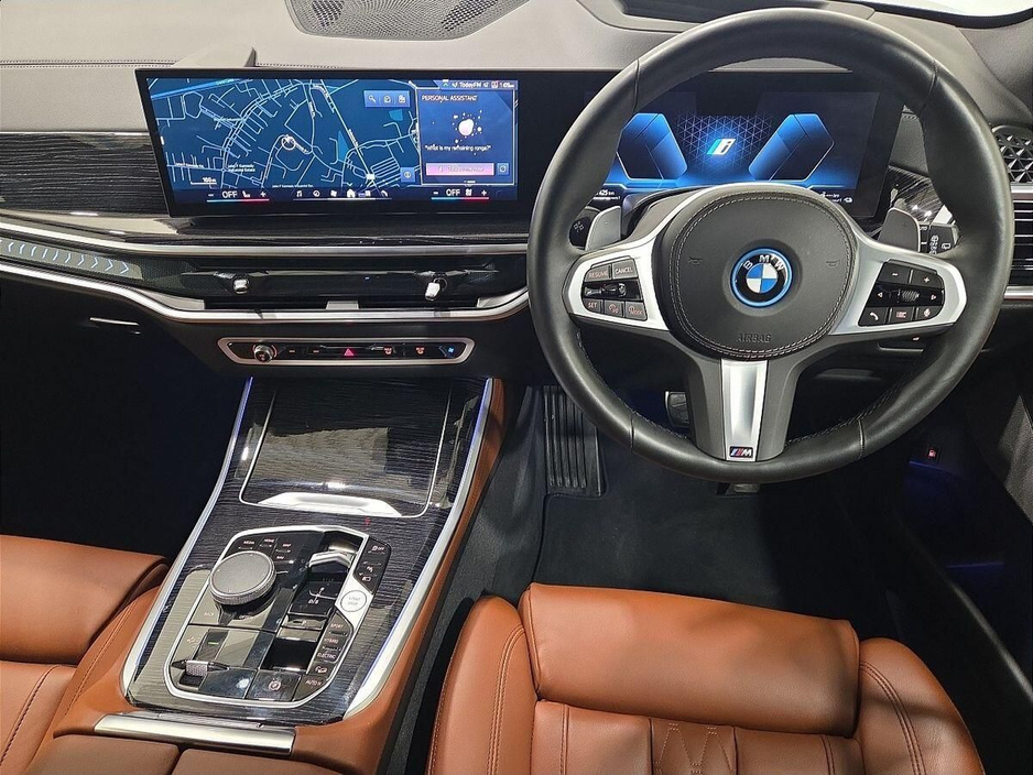 2025 BMW X5 - image 5