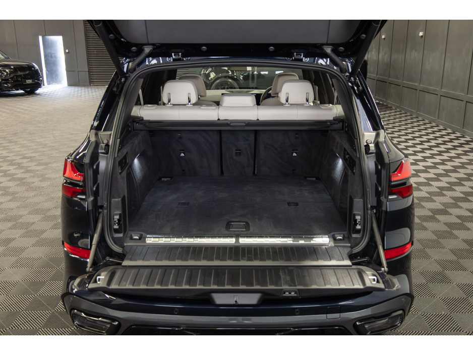 2025 BMW X5 - image 13