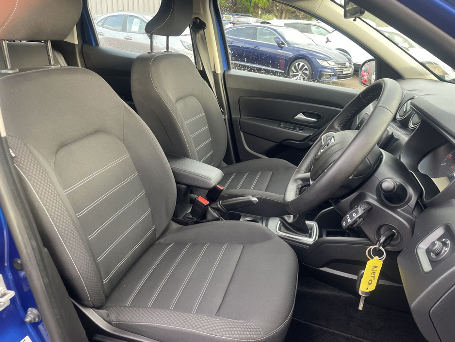 2022 Dacia Duster - image 11