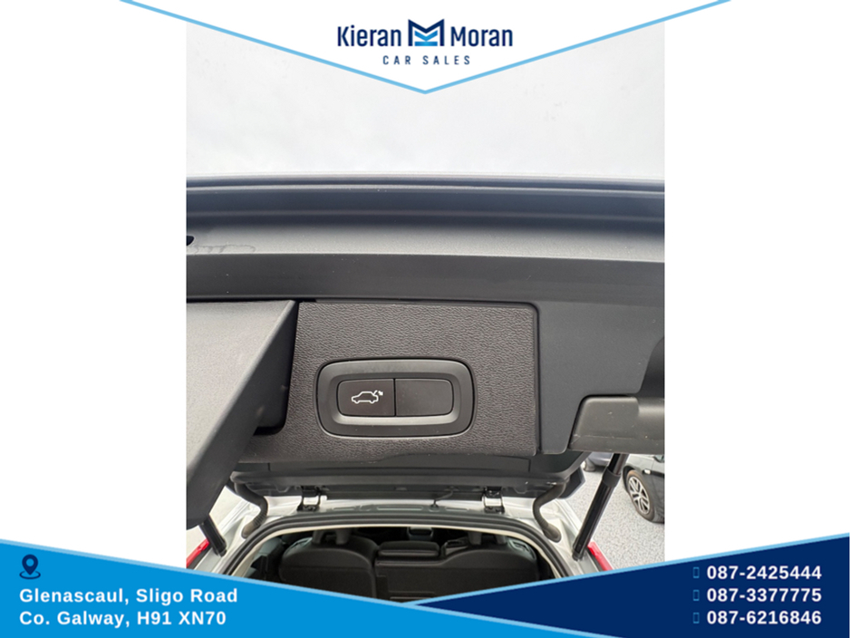 2018 Volvo XC60 - image 16