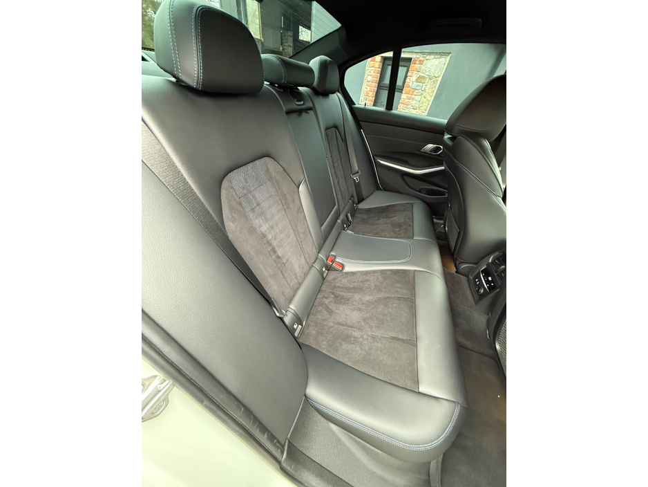 2020 BMW 3 Series - image 21