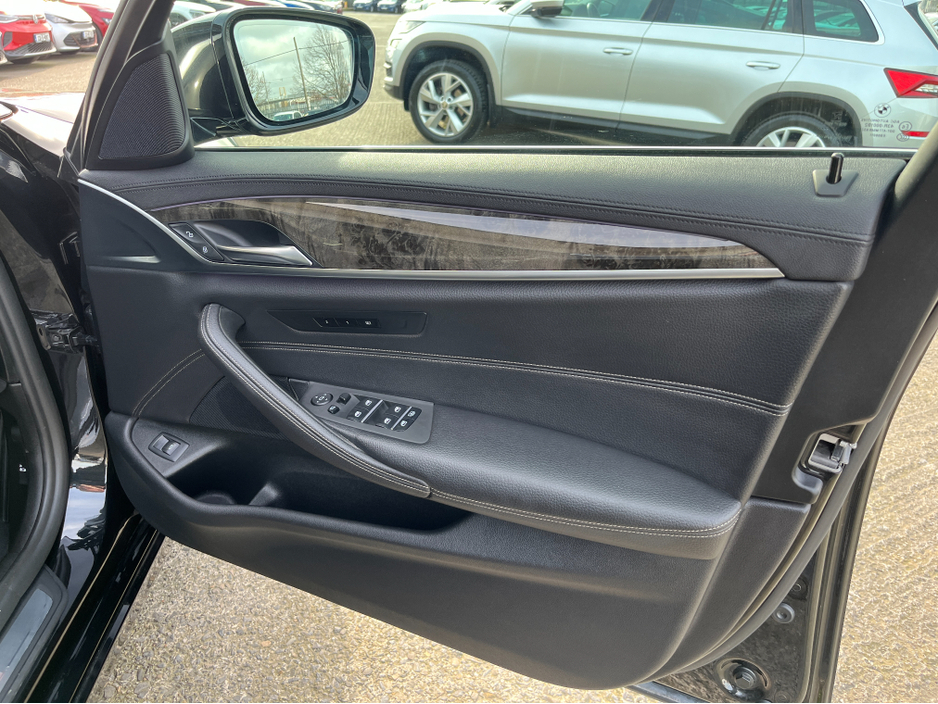 2018 BMW 5 Series - image 16