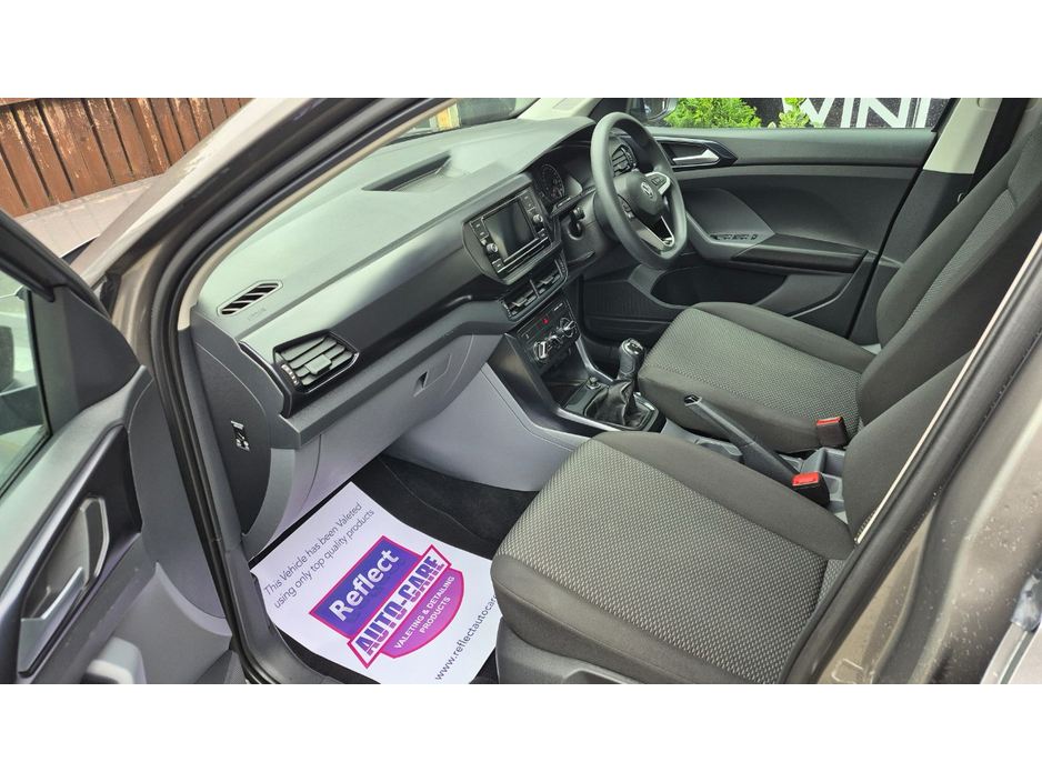 2020 Volkswagen T-Cross - image 11