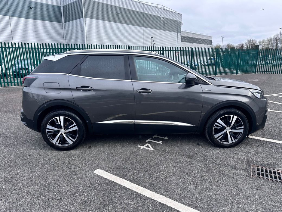 2019 Peugeot 3008 - image 3