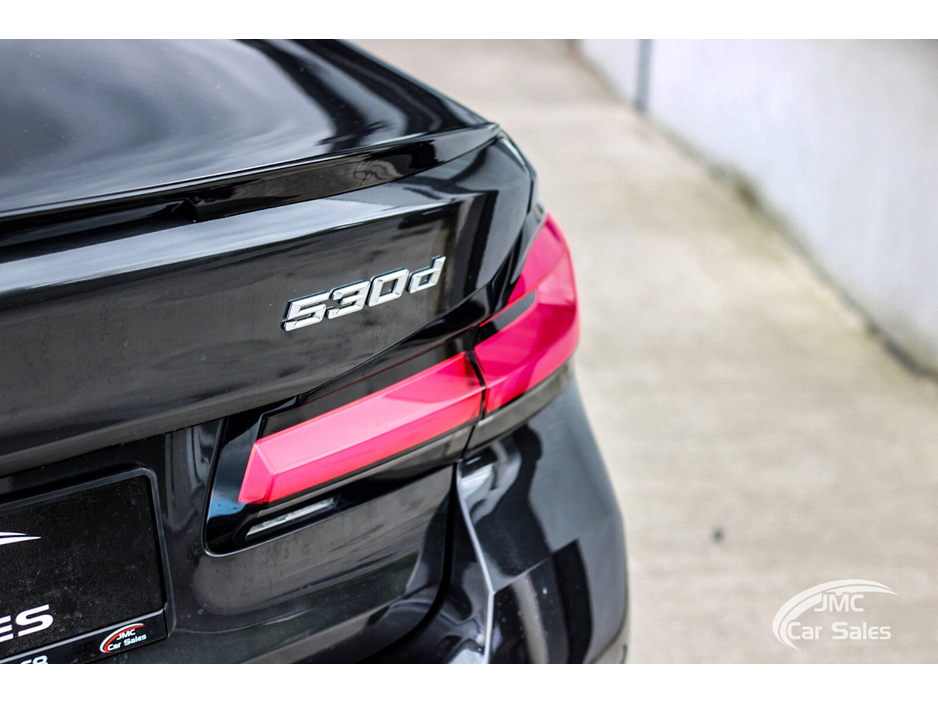 2021 BMW 5 Series - image 13