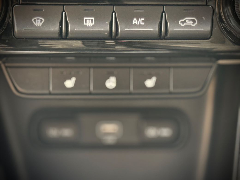 2022 Kia Sportage - image 16