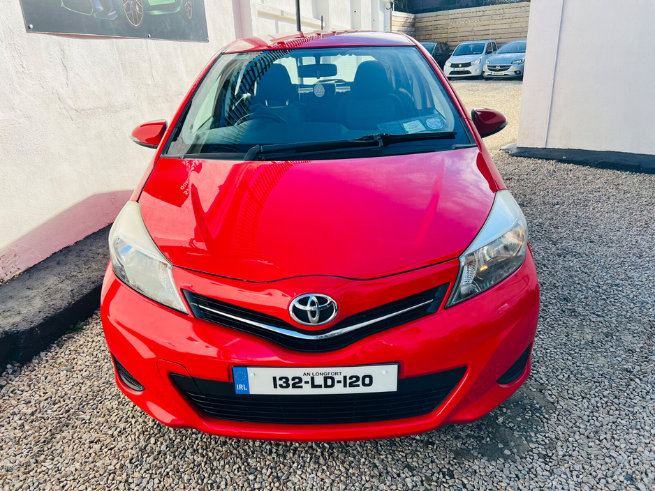 2013 Toyota Yaris - image 4