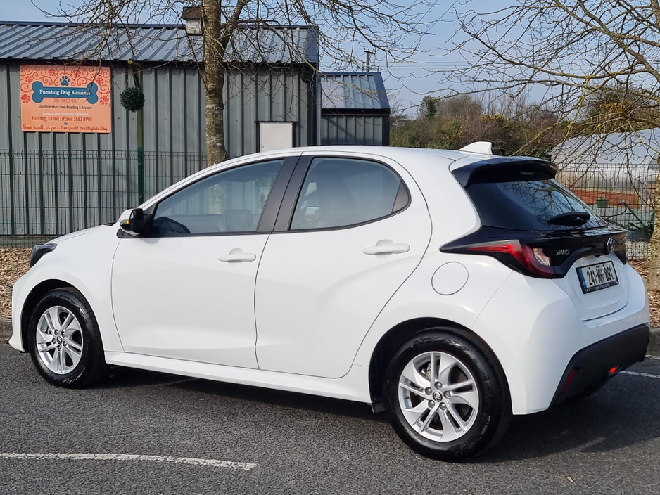 2024 Toyota Yaris - image 12