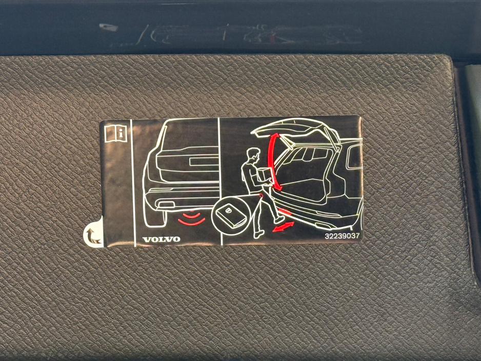 2022 Volvo XC90 PHEV T8 (390hp) R-Design AWD €56,900