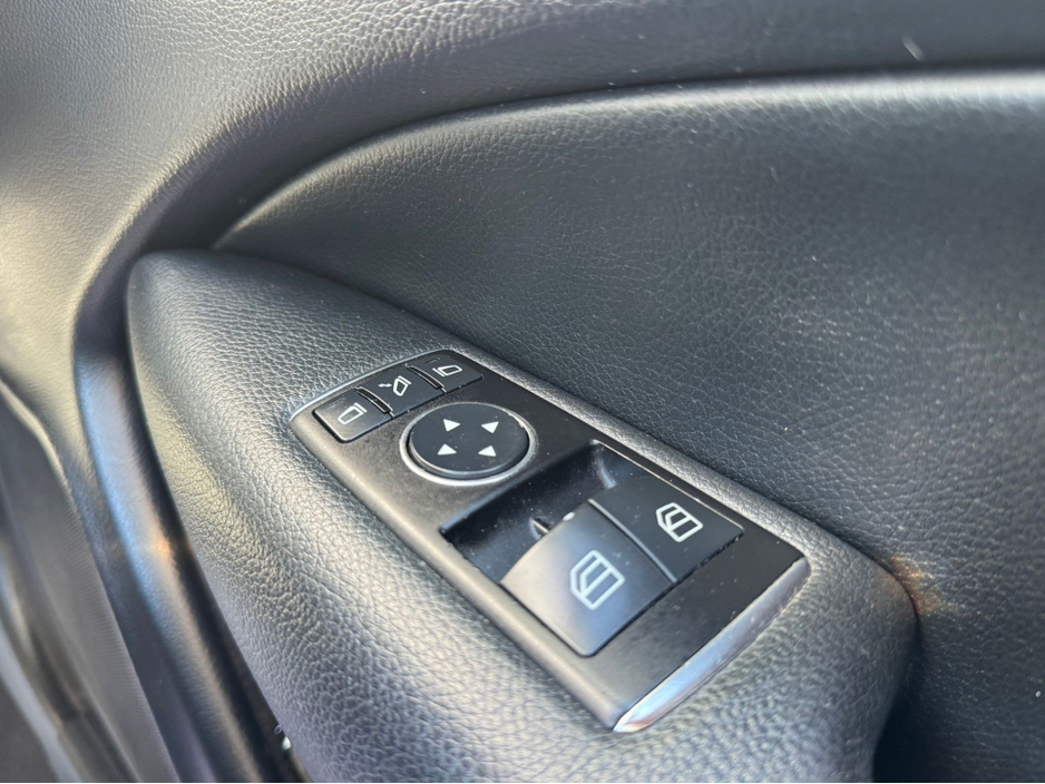 2012 Mercedes-Benz C Class - image 19