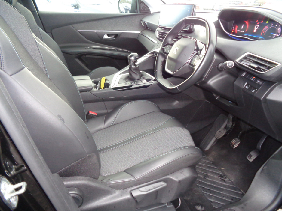 2022 Peugeot 3008 - image 7