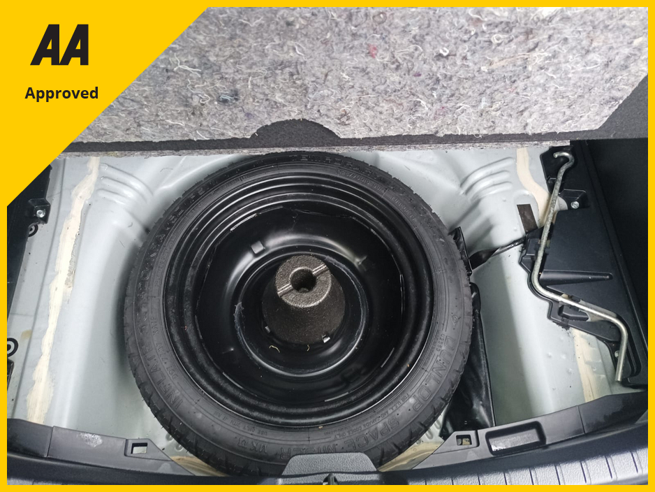 2019 Toyota Yaris 1.5 PETROL HYBRID AUTOMATIC ONLY 53,817kms JUST FULLY SERVICED INCLUDING 4 NEW TYRES 2 YEARS NCT 1 YEAR ROAD TAX HIGH SPEC CAR REVERSE CAMERA LARGE TOUCHSCREEN MULTIMEDIA SYSTEM PARKING SENSORS €17,949