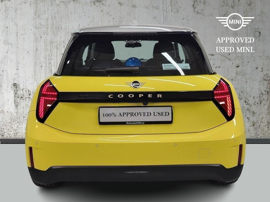 2024 MINI Hatch Cooper E €23,975