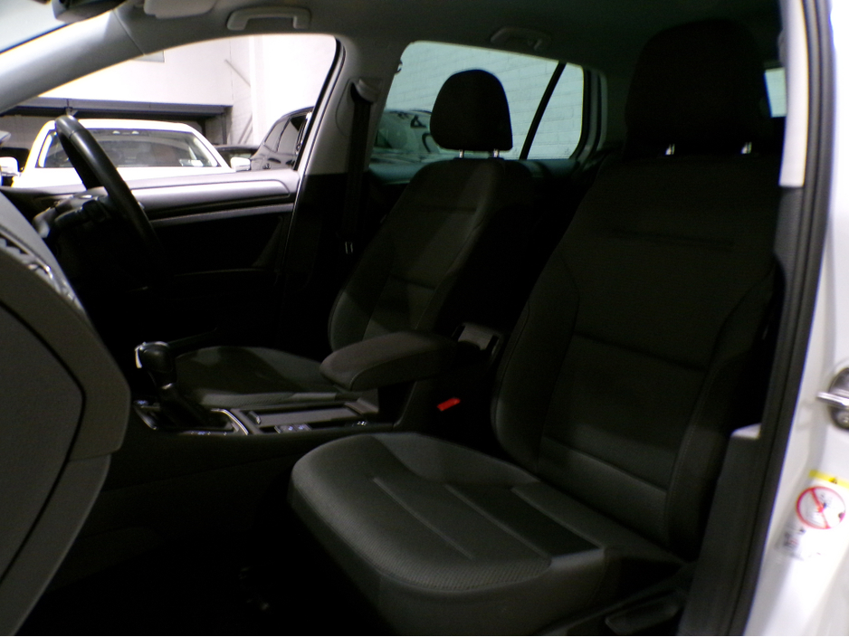 2018 Volkswagen Golf *2018*ONLY 16,000 MILES*AUTO*VW GOLF 1.2 MARK 7.5*COLOUR CAMERA*SAT-NAV*APPLE-CARPLAY*ANDROID AUTO*UP-GRADED VW ALLOYS*XL MEDIA*FLAT-BOTTOM SPORT STEERING WHEEL WITH ADAPTIVE CRUISE CONTROL**RADAR ASS €18,900