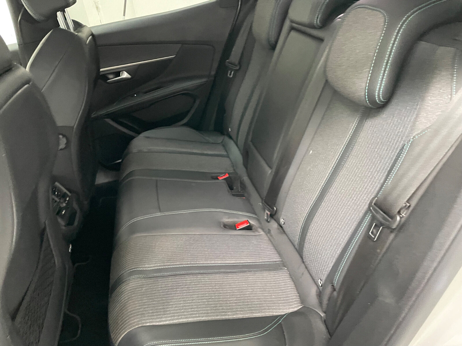 2021 Peugeot 3008 - image 16