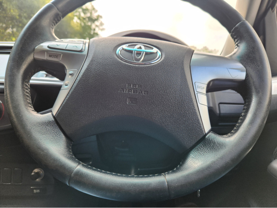 2014 Toyota Hilux - image 13