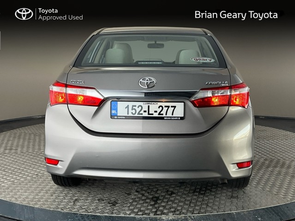 2015 Toyota Corolla - image 4