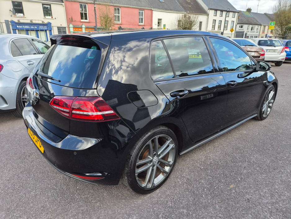 2015 Volkswagen Golf - image 5