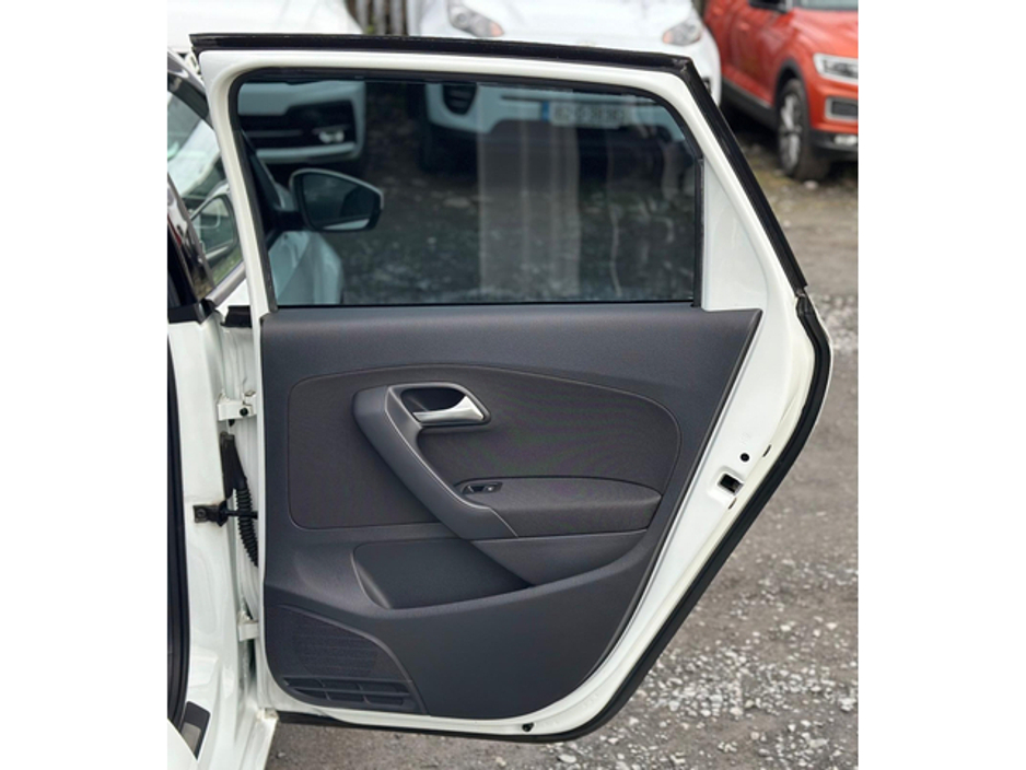 2017 Volkswagen Polo - image 9