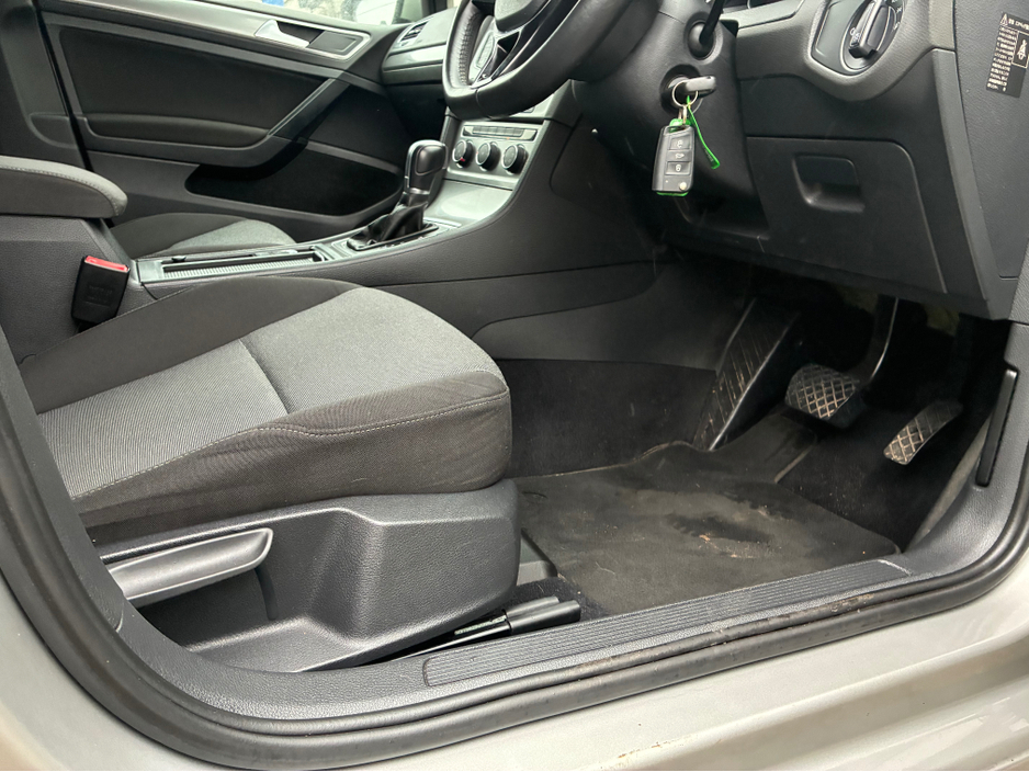 2016 Volkswagen Golf - image 11