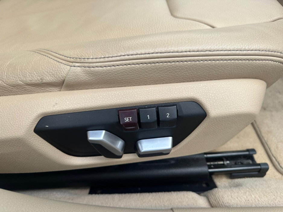 2016 BMW 3 Series - image 21