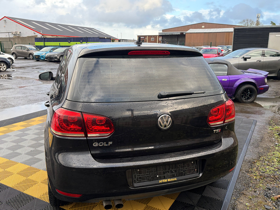 2012 Volkswagen Golf - image 3