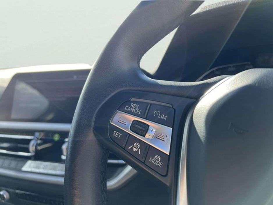 2019 BMW 3 Series - image 11