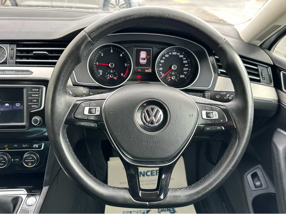 2016 Volkswagen Passat - image 24