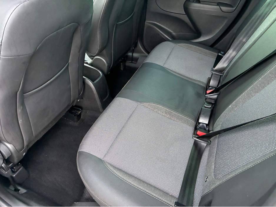 2022 Opel Crossland X - image 13