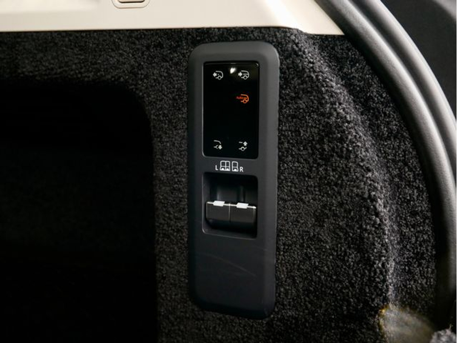 2025 Land Rover Range Rover - image 25