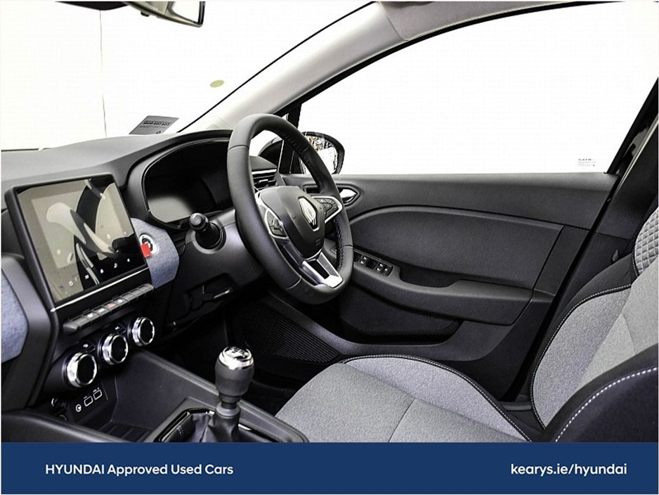 2025 Renault Clio - image 5