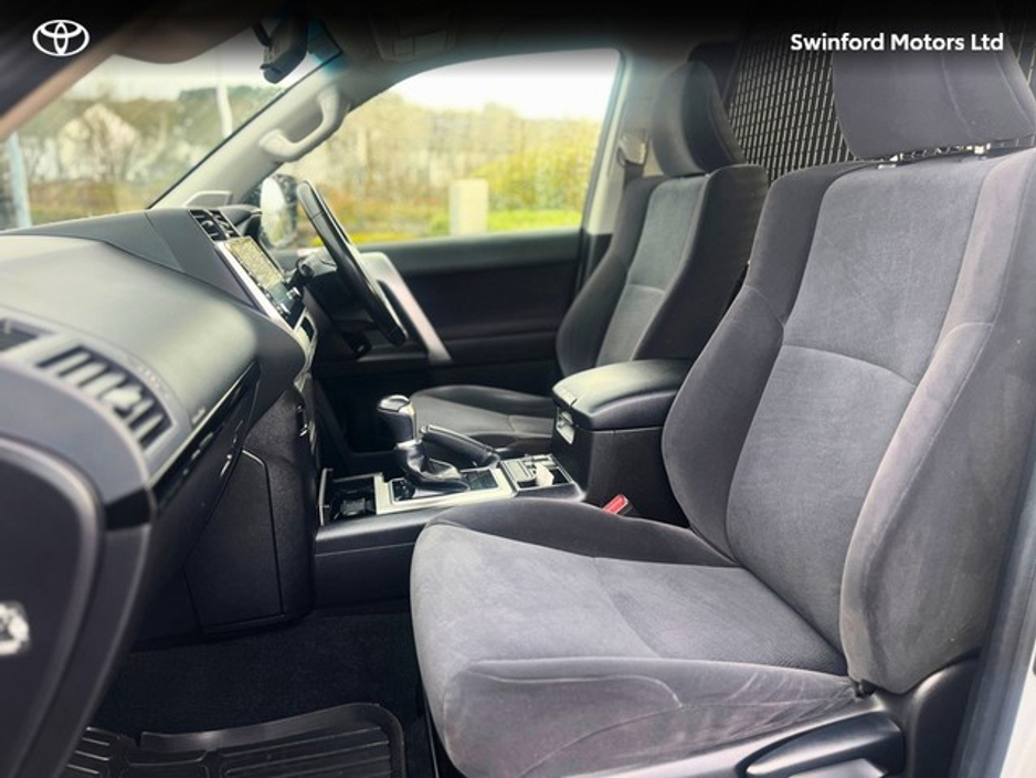 2023 Toyota Landcruiser - image 7