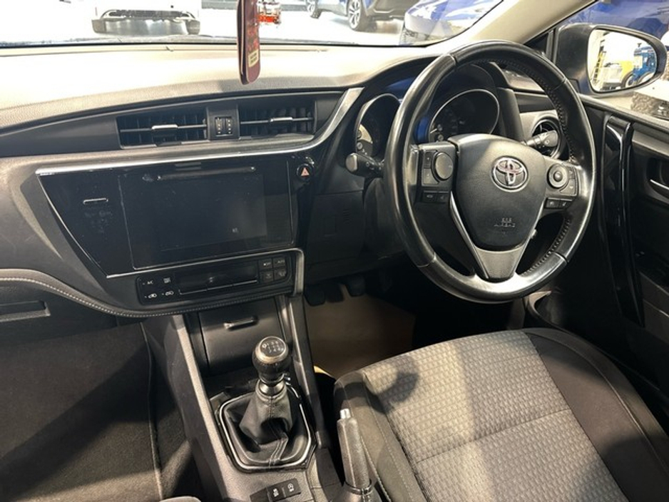 2018 Toyota Auris - image 8