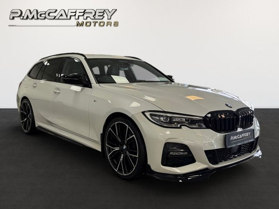 2021 BMW 3 Series - image 3