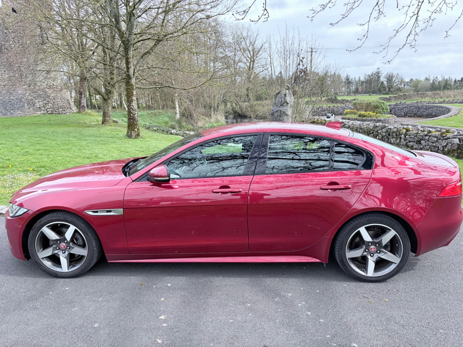 2018 Jaguar XE - image 3