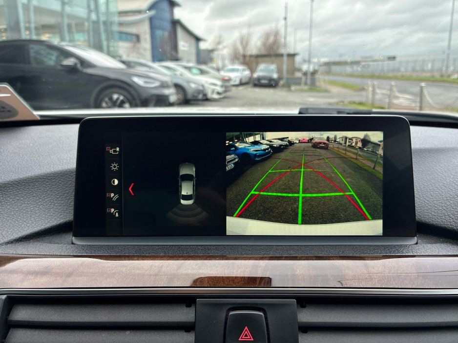 2016 BMW 3 Series - image 18