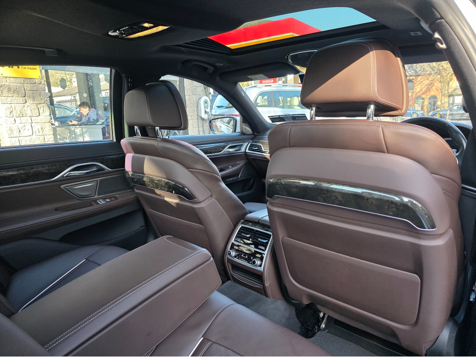 2017 BMW 7 Series - image 28