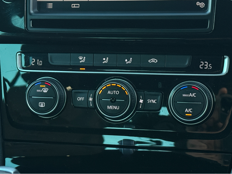 2016 Volkswagen Golf - image 23