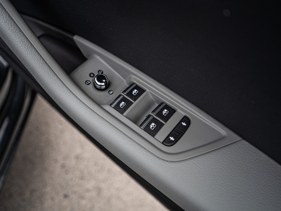 2016 Audi A4 - image 32