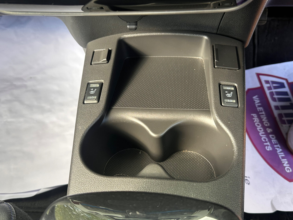 2017 Nissan Leaf - image 11