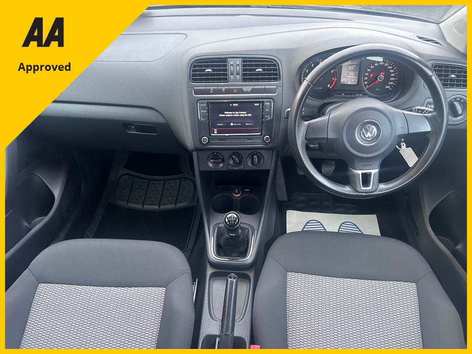 2013 Volkswagen Polo - image 2