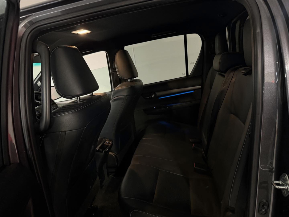 2022 Toyota Hilux - image 4