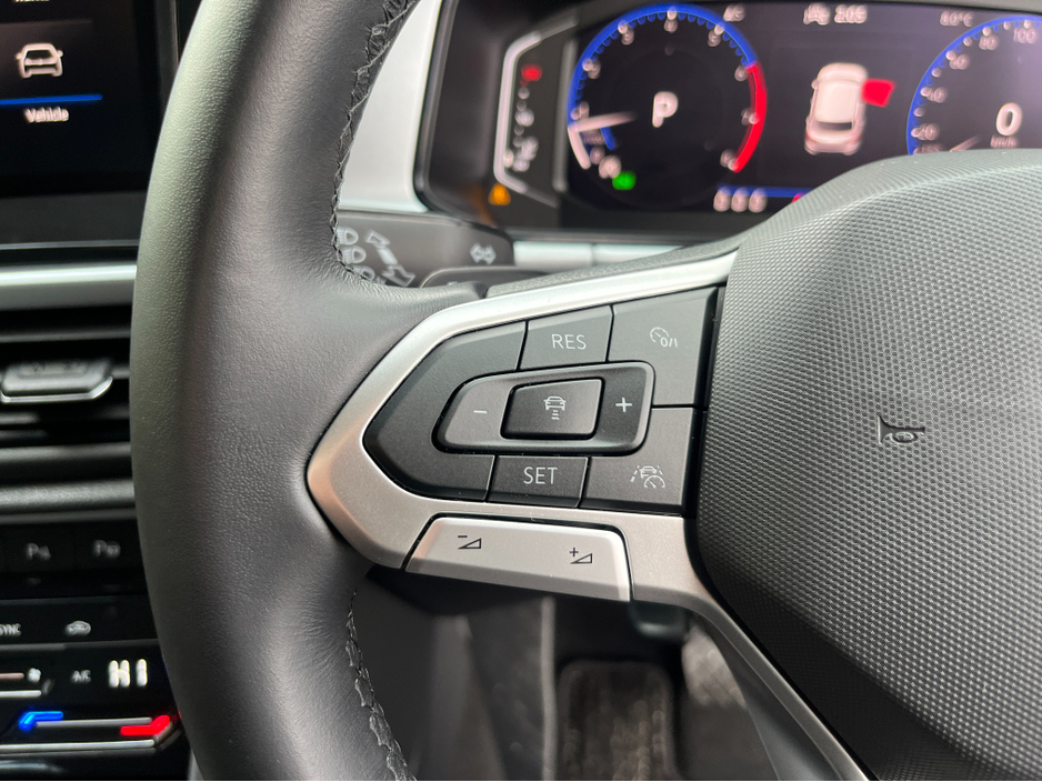 2023 Volkswagen T-Roc ACTIVE AUTOMATIC 1.5 PETROL //VERY LOW MILES//KEYLESS ENTRY//ADAPTIVE CRUISE CONTROL//BLIND SPOT WARNING// €29,950