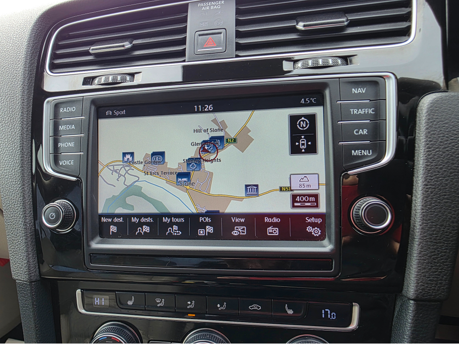 2015 Volkswagen Golf - image 24