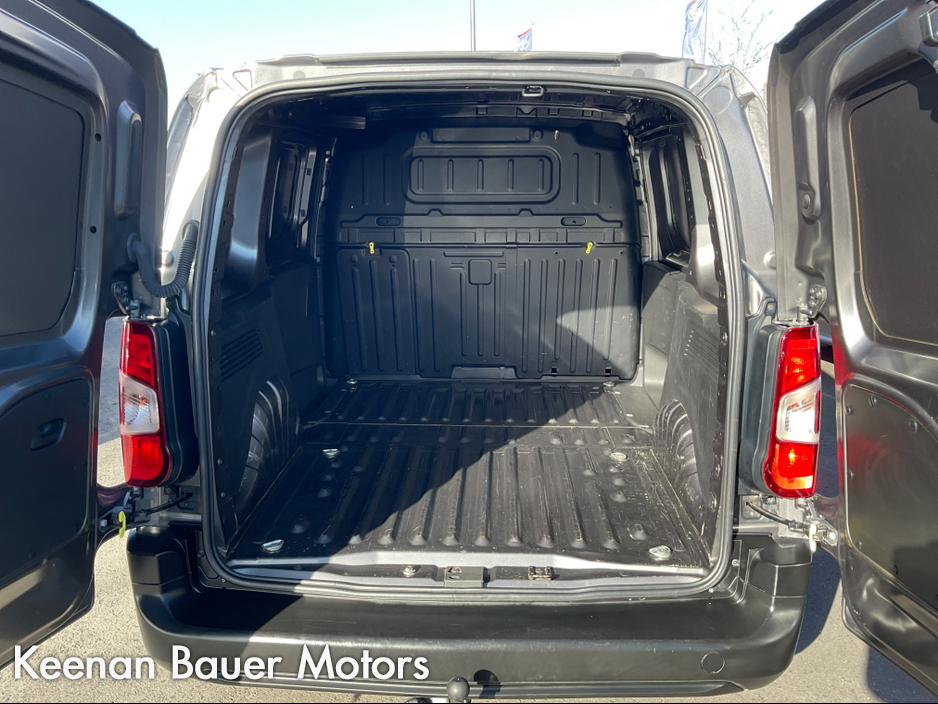 2022 Peugeot Partner - image 7