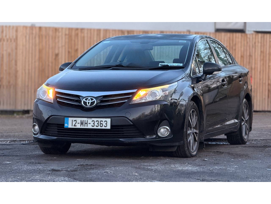 2012 Toyota Avensis - image 4